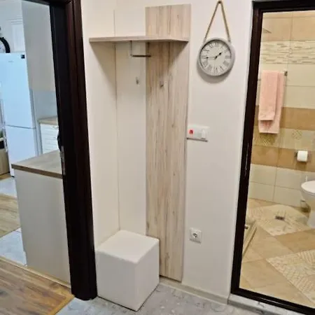 ателие - удобство, комфорт, сигурност и безплатно паркомясто شقة فارنا